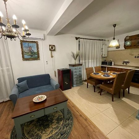 Apartament Yannis Apartment Alba Iulia Bagian luar foto